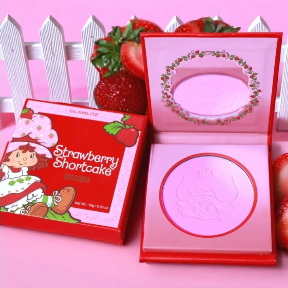 Strawberry Shortcake Glamlite Makeup Full Collection Set 🍓 - Picture 2 of 9